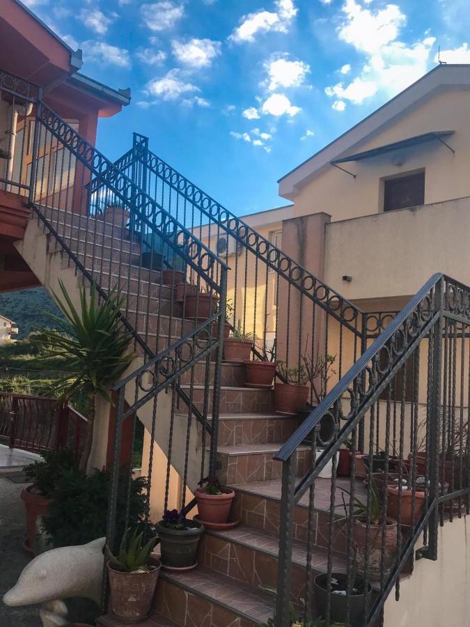 הרצג-נובי Jovana -- Porodicni Apartmani Igalo מראה חיצוני תמונה