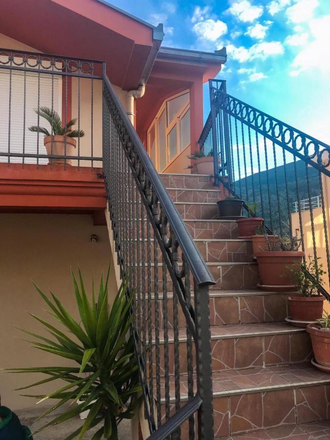 הרצג-נובי Jovana -- Porodicni Apartmani Igalo מראה חיצוני תמונה