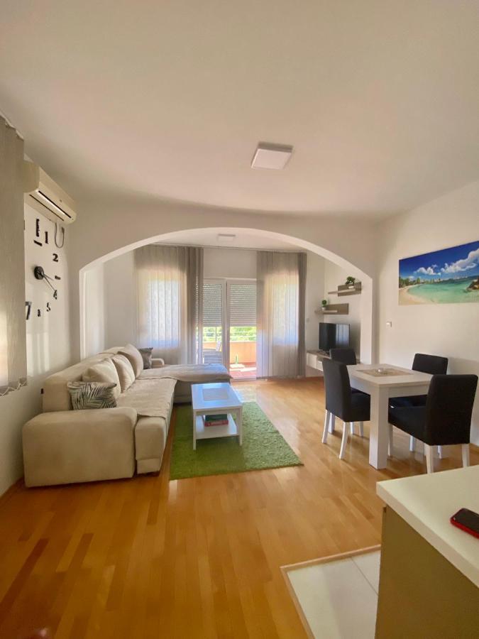 הרצג-נובי Jovana -- Porodicni Apartmani Igalo מראה חיצוני תמונה
